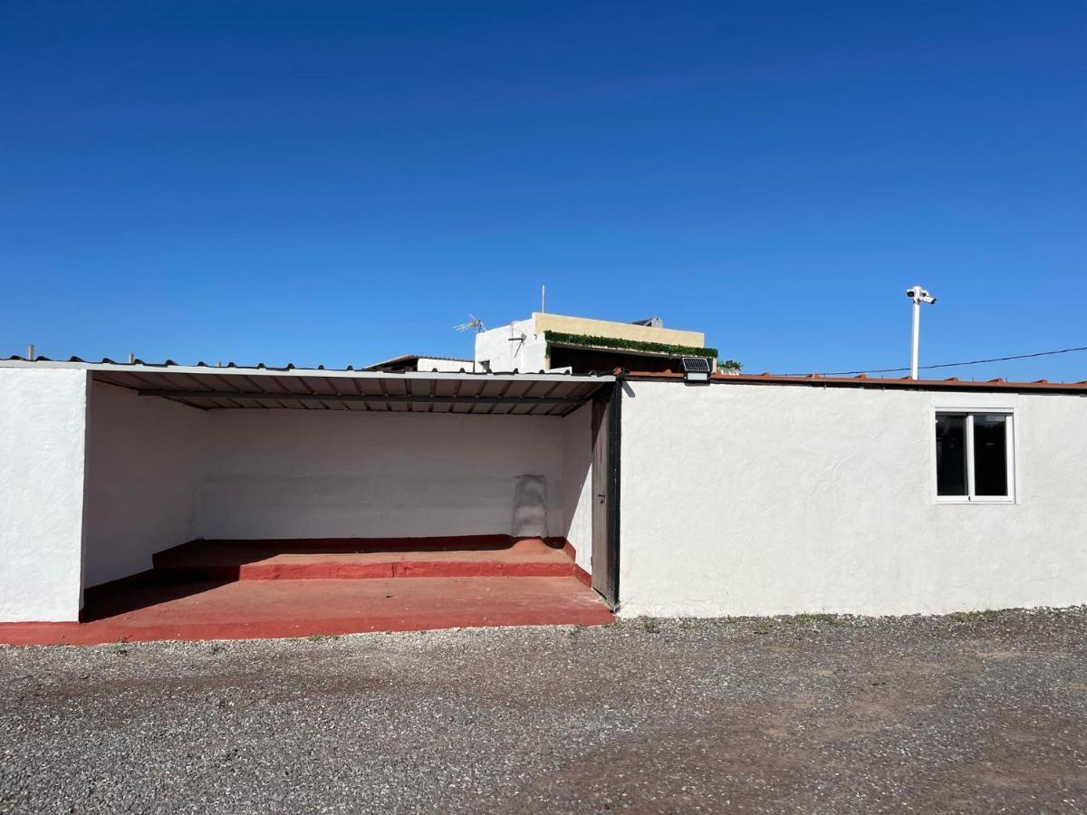 Gasthaus Valtisya Pool And Airport Telde Exterior foto